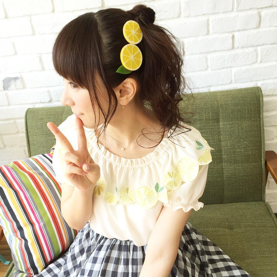 堀江由衣 よく見ると髪飾りとお洋服がレモン Moe Zine