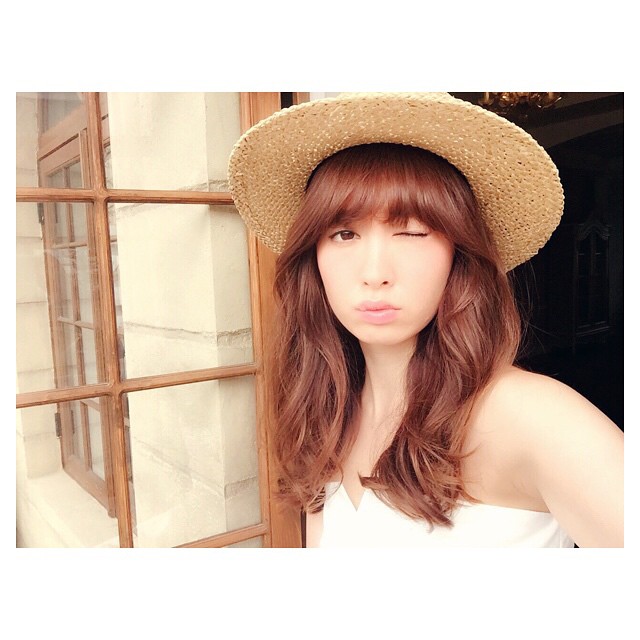 小嶋陽菜 私の写真集 どうする が ５週連続オリコン写真集ランキング1位になりました嬉しいなぁ ありがとうございます増刷もされたのでまだみてない方は是非 どうする Moe Zine