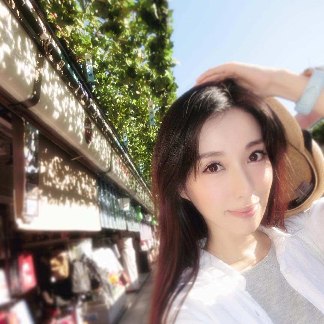 瀬戸早妃 今日は沢山お散歩して いっぱい運動もして汗をかいて 太陽と自然と街から元気をもらいに行ってきました 気分が落ち込むこともあるけれど 元気に鳴いてる蝉に勇気付けら Moe Zine