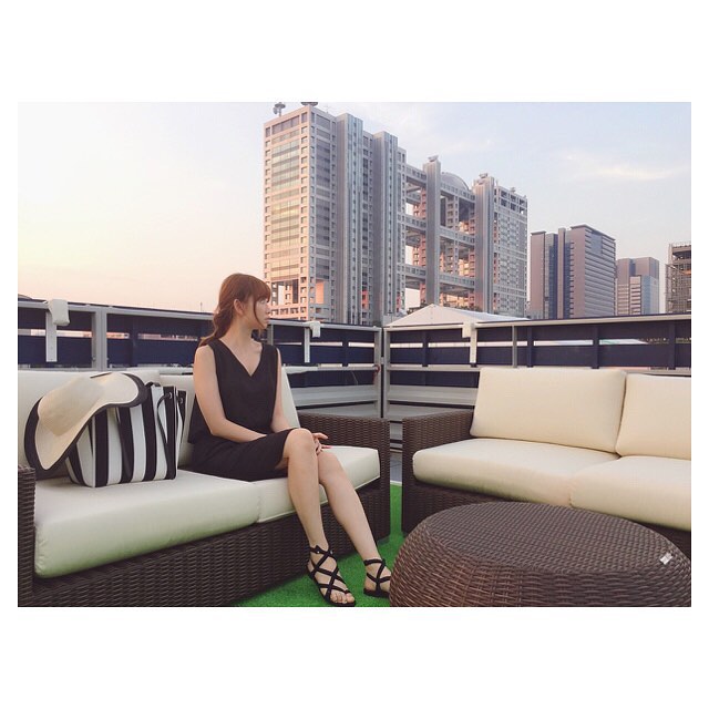 小嶋陽菜 合間にお台場夢大陸行ってきたよ休憩 Dress Mercuryduo お台場 夢大陸 15 Moe Zine