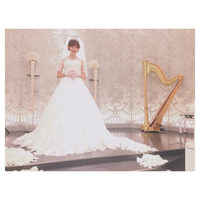小嶋陽菜 ドレスはfoursis Co 今月号のsweetでも着たドレスだよ Weddingdress Foursis Moe Zine