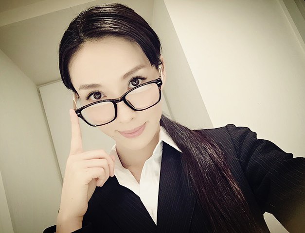 瀬戸早妃 スーツだよー スーツ 着てみました Suit メガネ 先生っぽい 両親のdna Moe Zine