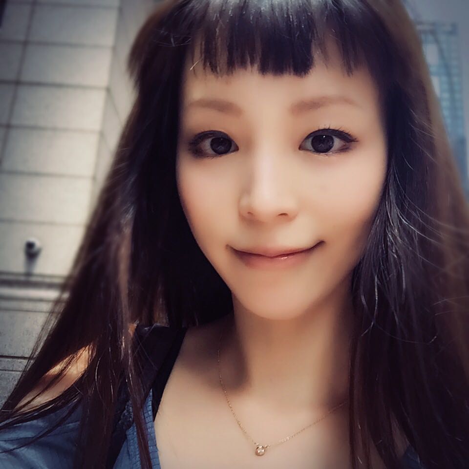 平野綾 アメリカに着いてすぐ体を壊したのが長引き 食生活に慣れなかったのもあって かな り痩せました 顔とか画像加工で小顔にしたっぽくなってますけど 笑 これ素です Moe Zine