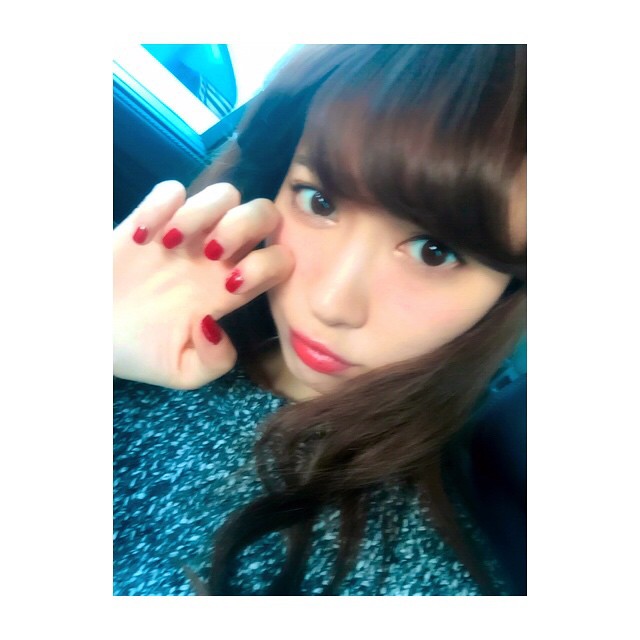 小嶋陽菜 赤リップ 赤ネイル 赤 Moe Zine