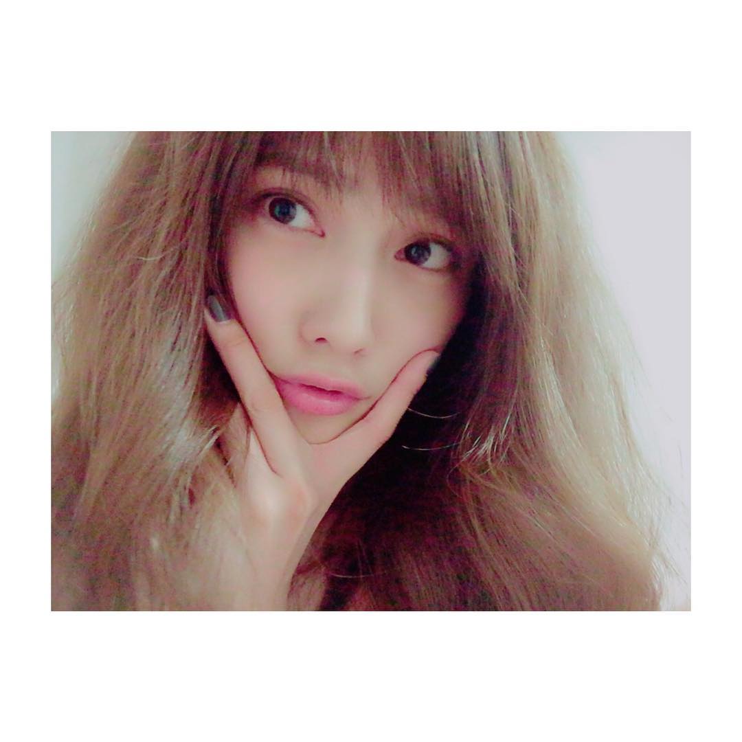 入山杏奈 昨日の楽屋髪色暗くみえたけど 家帰ったら明るかった そりゃそうだ ちなみにこれは 小顔効果を意図したピース Moe Zine 入山杏奈 昨日の楽屋髪色暗くみえたけど 家帰ったら明るかった そりゃそうだ ちなみにこれは 小顔効果を意図したピース Moe Zine