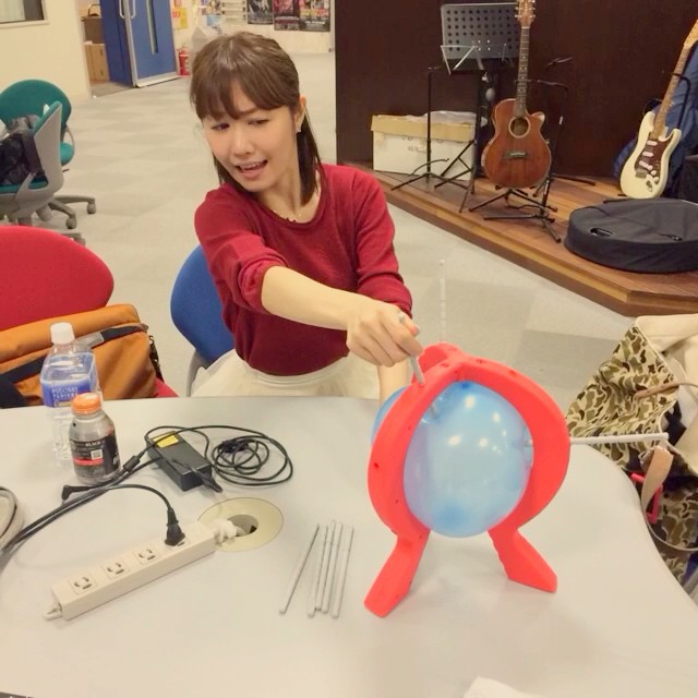 浦野一美 Bayfm スタッフさんと 罰ゲームは 風船が割れたら ジュース今日一本プレゼント Cindy Instagood Like Japan Follow Moe Zine 浦野一美 Bayfm スタッフさんと 罰ゲームは 風船が割れたら ジュース今日一本プレゼント Cindy Instagood Like Japan Follow Moe Zine