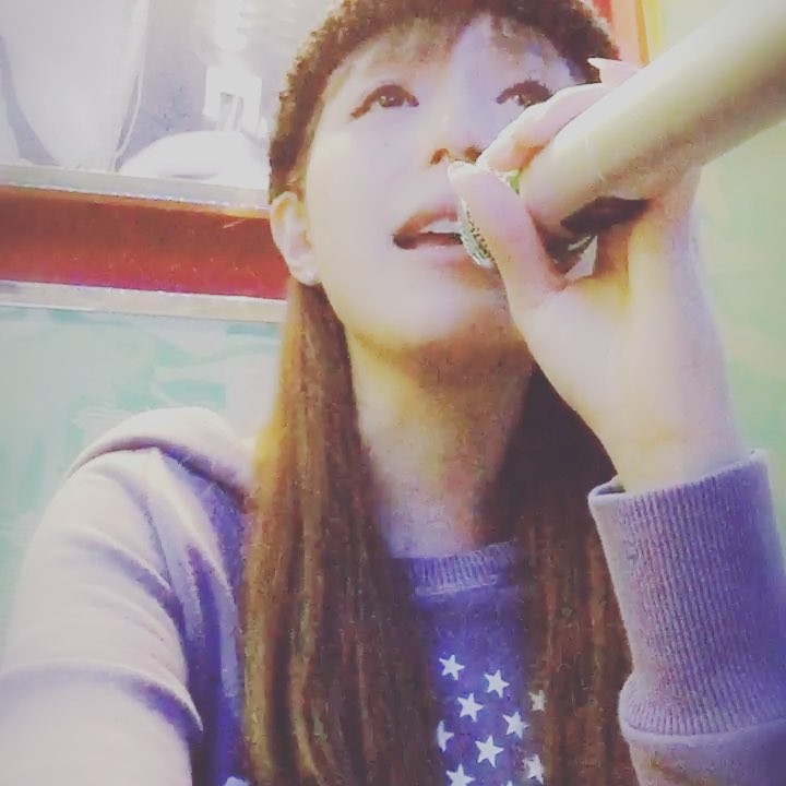 平野綾 気分転換その4 ♪Sunday あぁー。今の気持ちやわぁー。 弱くって寂しくって……、 もっと泣けば良かったのかなって……あぁー