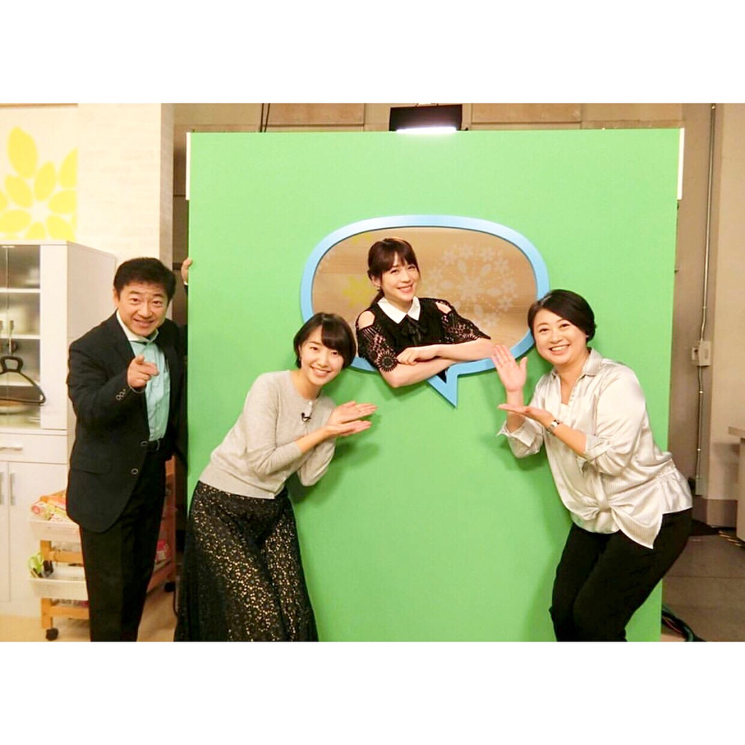 瀬戸早妃 大好きな 相沢まき ちゃんが テレビ番組 の収録で モントレゾール のドレスワンピを着てくれました とっても似合ってて素敵っ まきちちゃん どうもあ Moe Zine