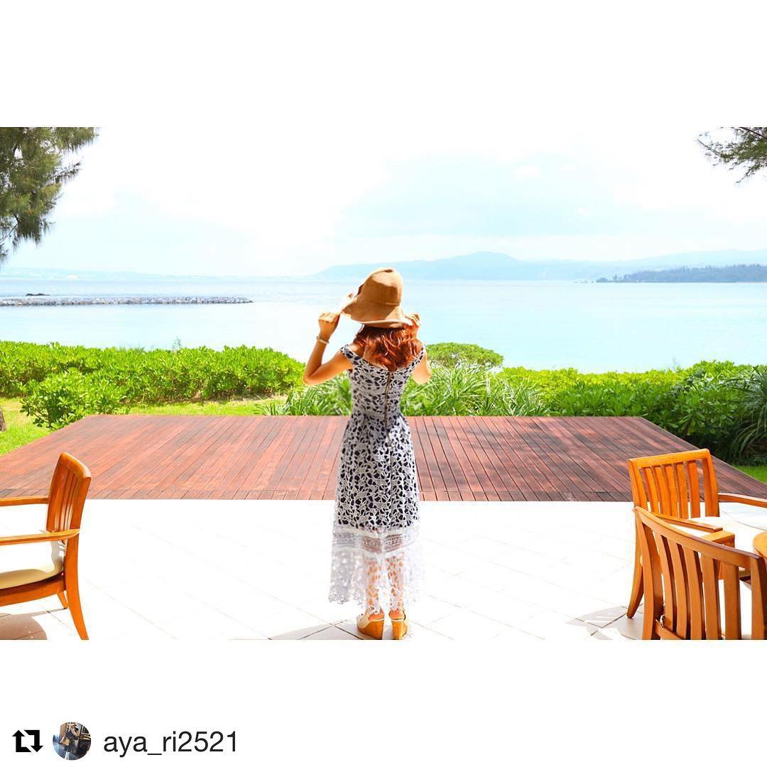 瀬戸早妃 素敵なお客様のポストです とってもお似合いです お写真どうもありがとうございます モントレゾールのワンピースは リゾート にもぴったりですね 海 Moe Zine