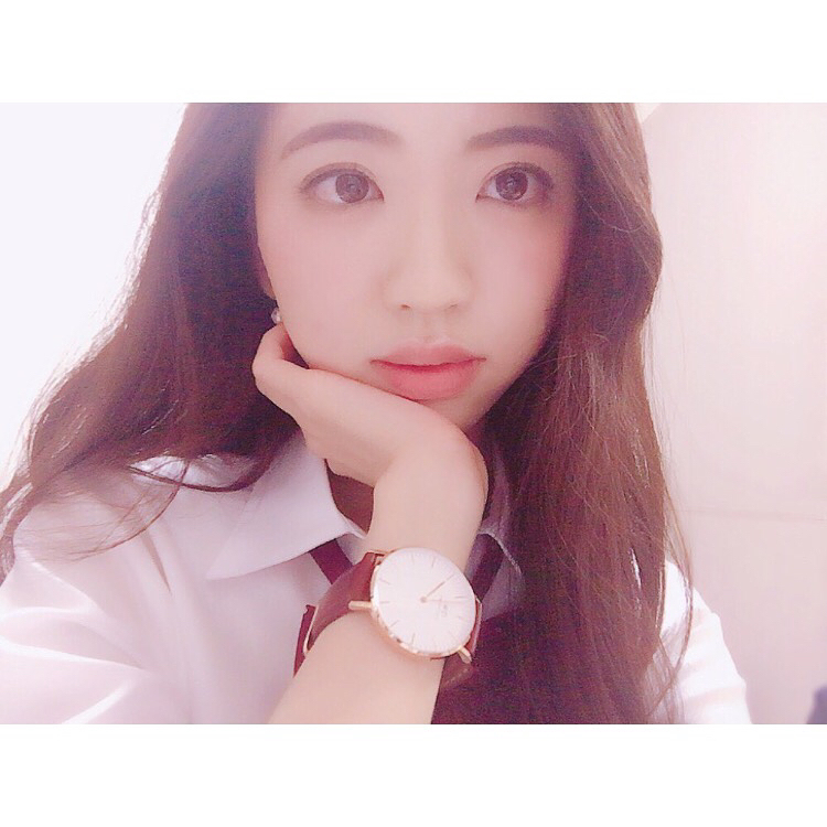 濵松里緒菜 制服ディズニーした時の1枚です 普段のファッションでも制服姿でも おしゃれにつけられる ダニエルウェリントンさんの腕時計は 本当にすごいです Moe Zine 濵松里緒菜 制服ディズニーした時の1枚です 普段のファッションでも制服姿でも おしゃれにつけられる ダニエルウェリントンさんの腕時計は 本当にすごいです Moe Zine