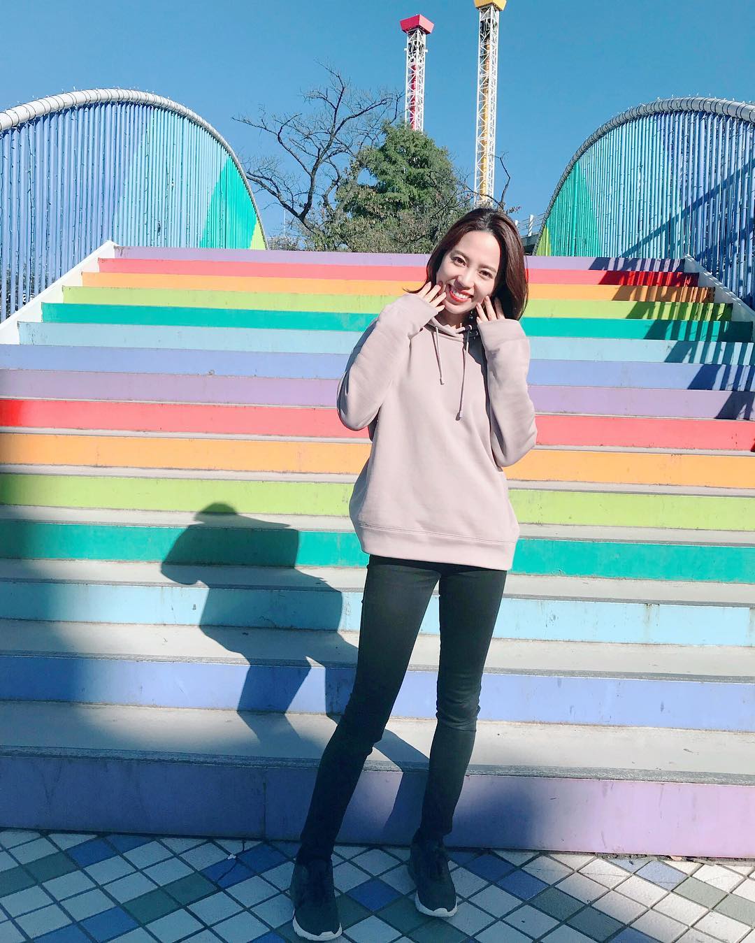 佐藤優里亜 またまた普通ーーーーの格好なんだけど 質問頂いてるのでお答えさせて頂きます ・ パーカーは今年のstunninglure