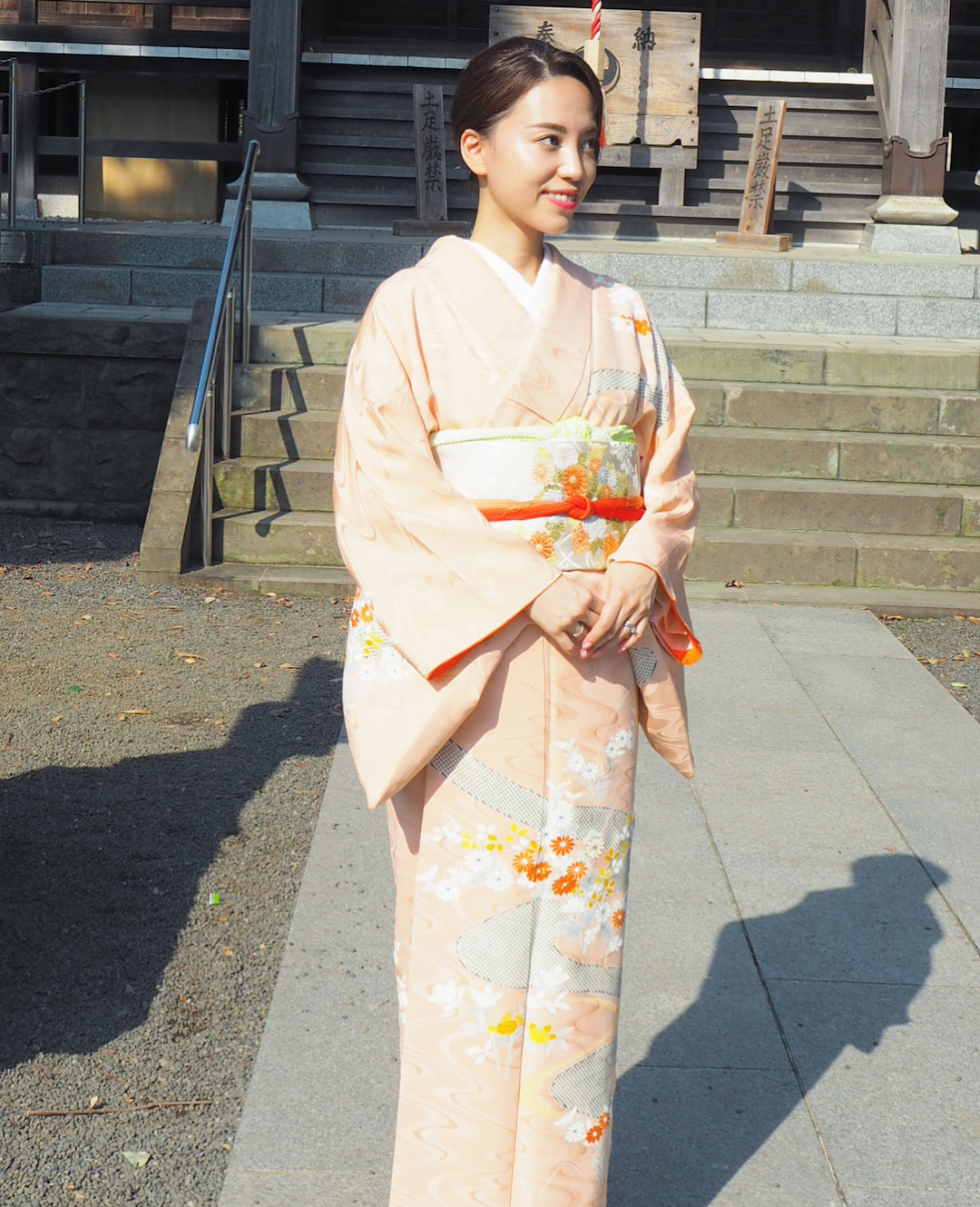 佐藤優里亜 七五三の時期ということで いくつか七五三当日の母親のヘアメイクの質問頂いたのでお答えします メイクはほぼいつもと同じですが お着物だったので派手に見える色は Moe Zine