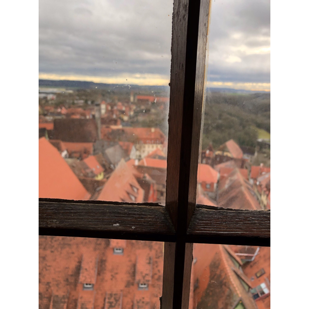 堀江由衣 冬休みドイツスペシャル あちらの塔に登りまーす 階段を上って 上から見た景色はすごく綺麗でした 可愛いお家がたくさんある街 Moe Zine