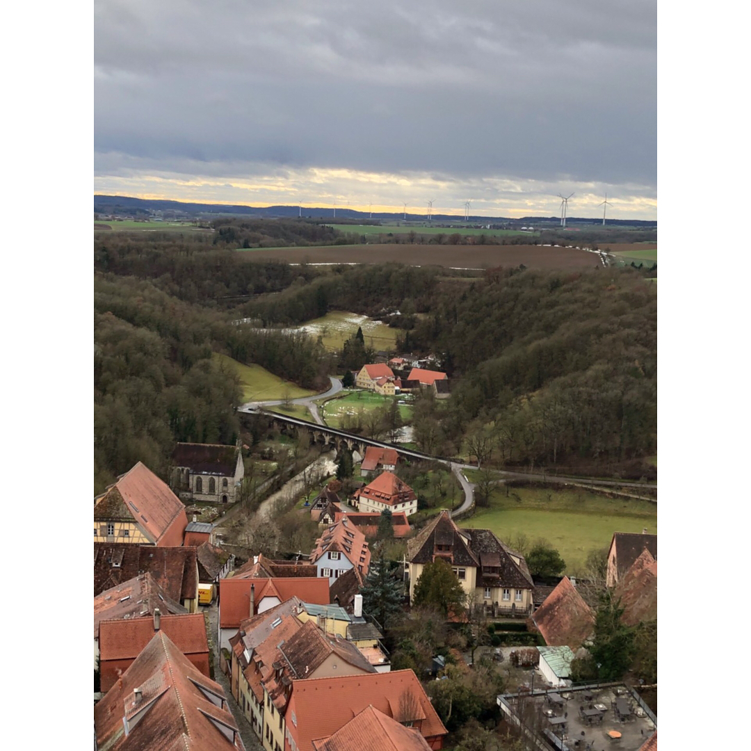 堀江由衣 冬休みドイツスペシャル あちらの塔に登りまーす 階段を上って 上から見た景色はすごく綺麗でした 可愛いお家がたくさんある街 Moe Zine