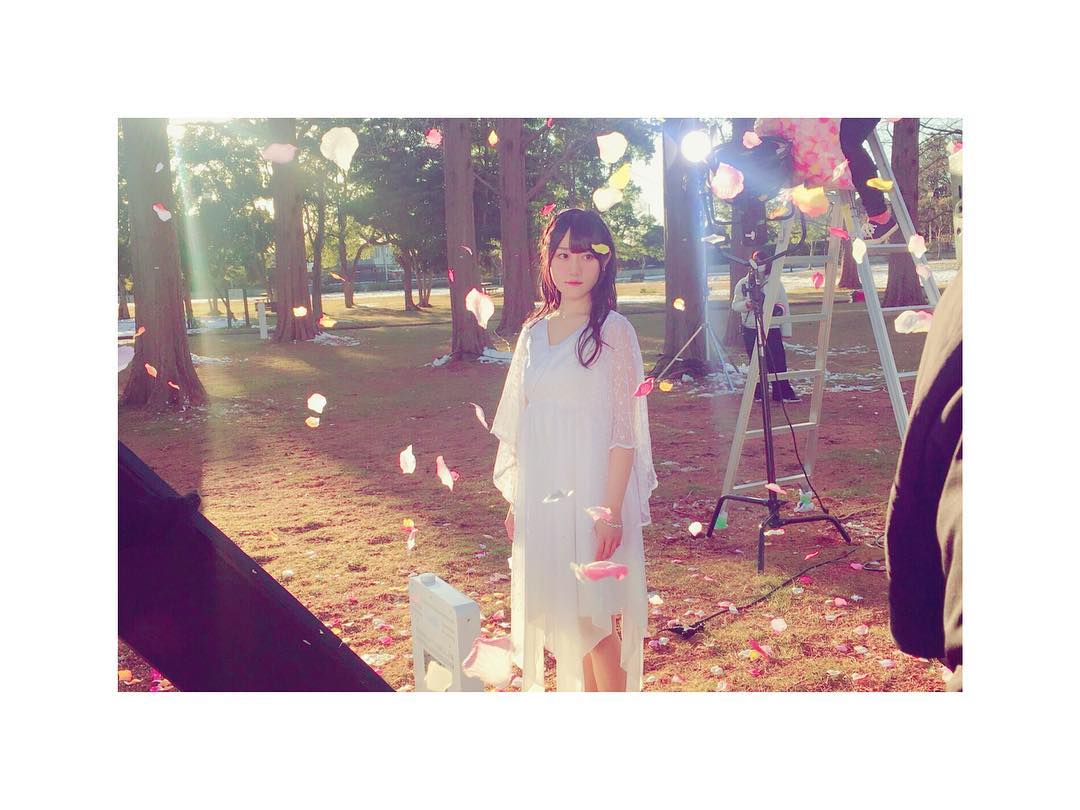 小倉唯 8thsingle 白く咲く花 Mv公開中3 14release インスタ限定 小倉唯 ニューシングル 白く咲く花 Mv オフショット Moe Zine
