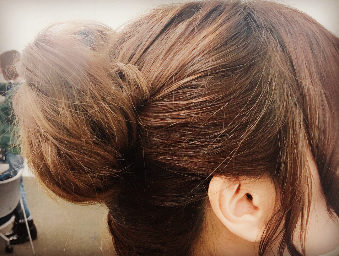 寺川愛美 リボーン 長岡での髪型 New香澄ヘアに合わせて 朝 メイクさんにいつもの猫耳からの進化バージョンで試してもらいました さらにグレードアップして リボンバージ Moe Zine