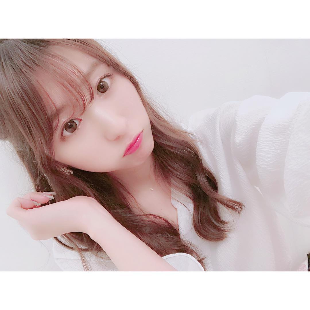 阿比留李帆 髪型あんまり伝わらないけど たまにはハーフアップも 基本的に一生茶髪ロング そして巻き下ろし安定だから 色んな髪型が似合うようになりたいな 色んなヘアアレ Moe Zine