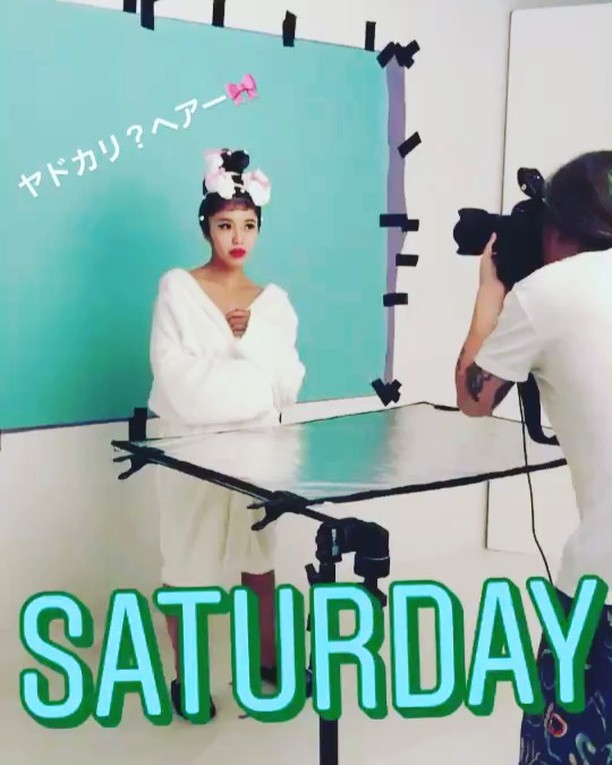 @堀絵梨子: 今日は @aminoresq.official の撮影してきたよん
私のヘアーはなんか、すごかった!!
@masayoshiokudaira さんのヘアメイク…