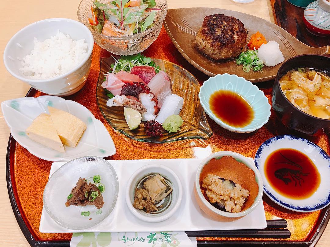 朝香りほ 徳島で食べためちゃめちゃ美味しかったランチ ハンバーグもお刺身も最高で みんなで感動しながら食べました また早く食べたい うまいもん処木の葉 殿様御膳 Moe Zine