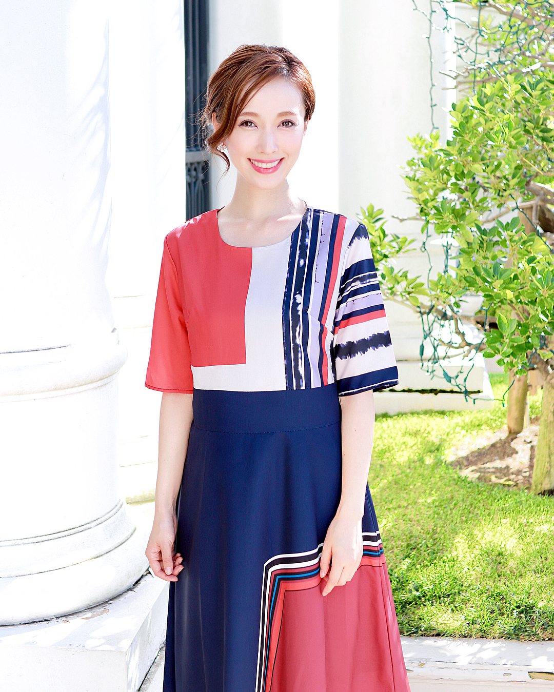 瀬戸早妃 新商品 レディカラーブロッキングワンピース 落ち着いた色味の中にオレンジや赤 パープルなど華やかさのあるカラーがブロッキングされ たワンピース モントレ Moe Zine