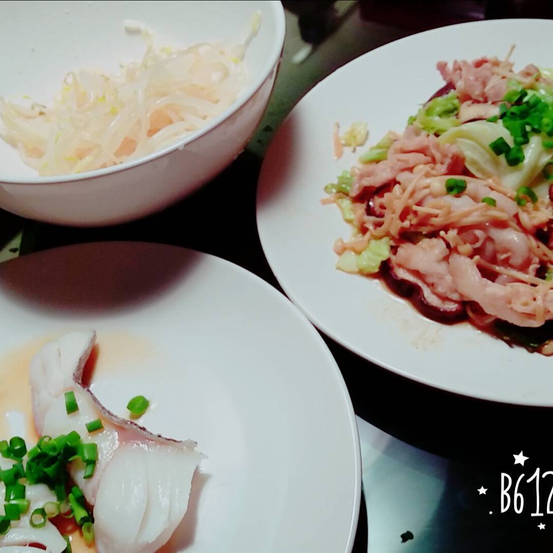 小田あさ美 昨日の残り物で夕飯 豚肉と野菜の生姜焼き 鱈のポン酢かけ もやしナムル ご飯は抜きでいただきます Moe Zine