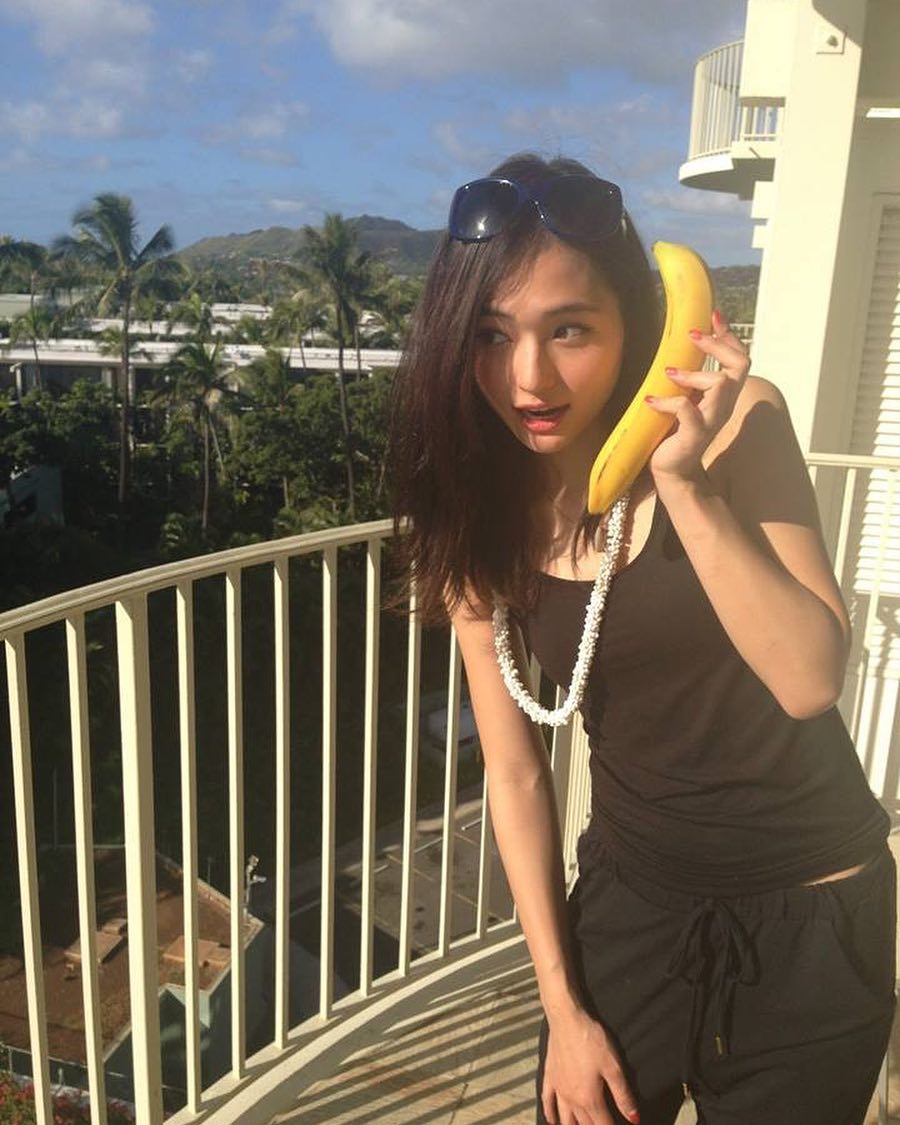 山賀琴子 彼女とデートなう ならぬ 彼女とハワイ旅行なう に使っていいよ Twitterに他の写真も載せたよ この写真の私18歳 笑 Moe Zine