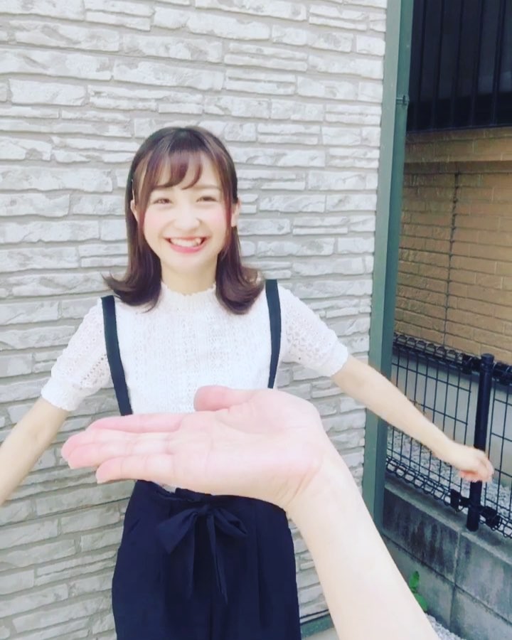 @伊藤愛真: .
.
あごのせ。流行に乗り遅れたやつ
ん?ちゃんと乗ってない。
.
.
今熱出てしまって喉風邪味わってる
風邪を移してしまった#えまファミリー には
お詫び…