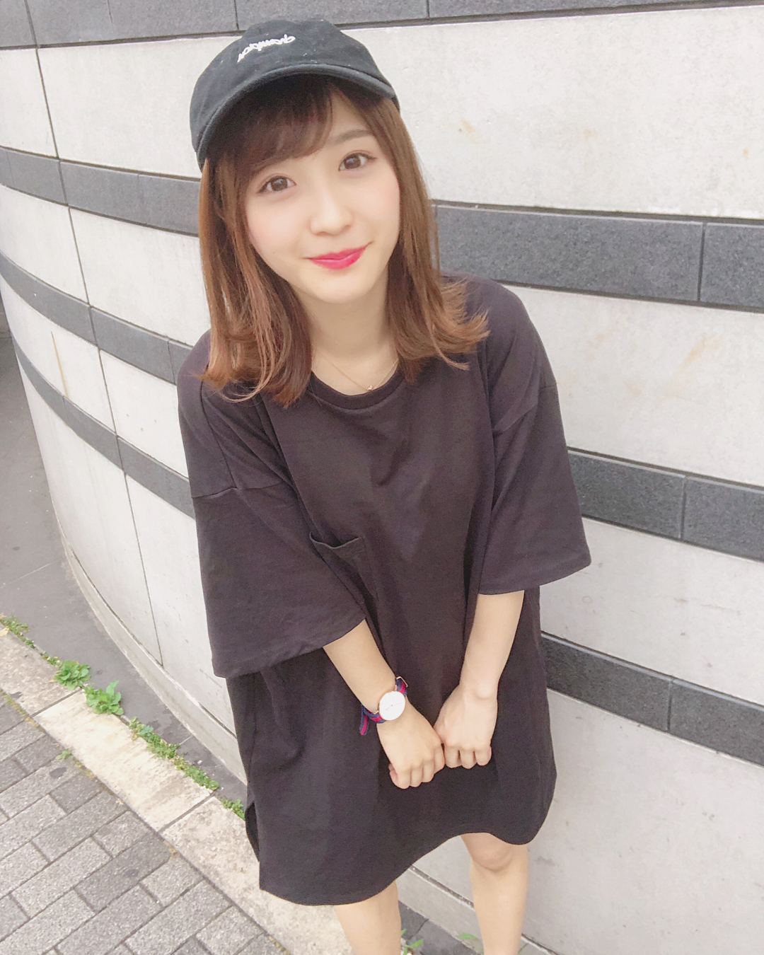 伊藤愛真 たまにはオーバーサイズも着るんだよ テーマ 彼氏の服を借りました あ 彼氏いなかった 腕につけている時計は Danielwell Moe Zine