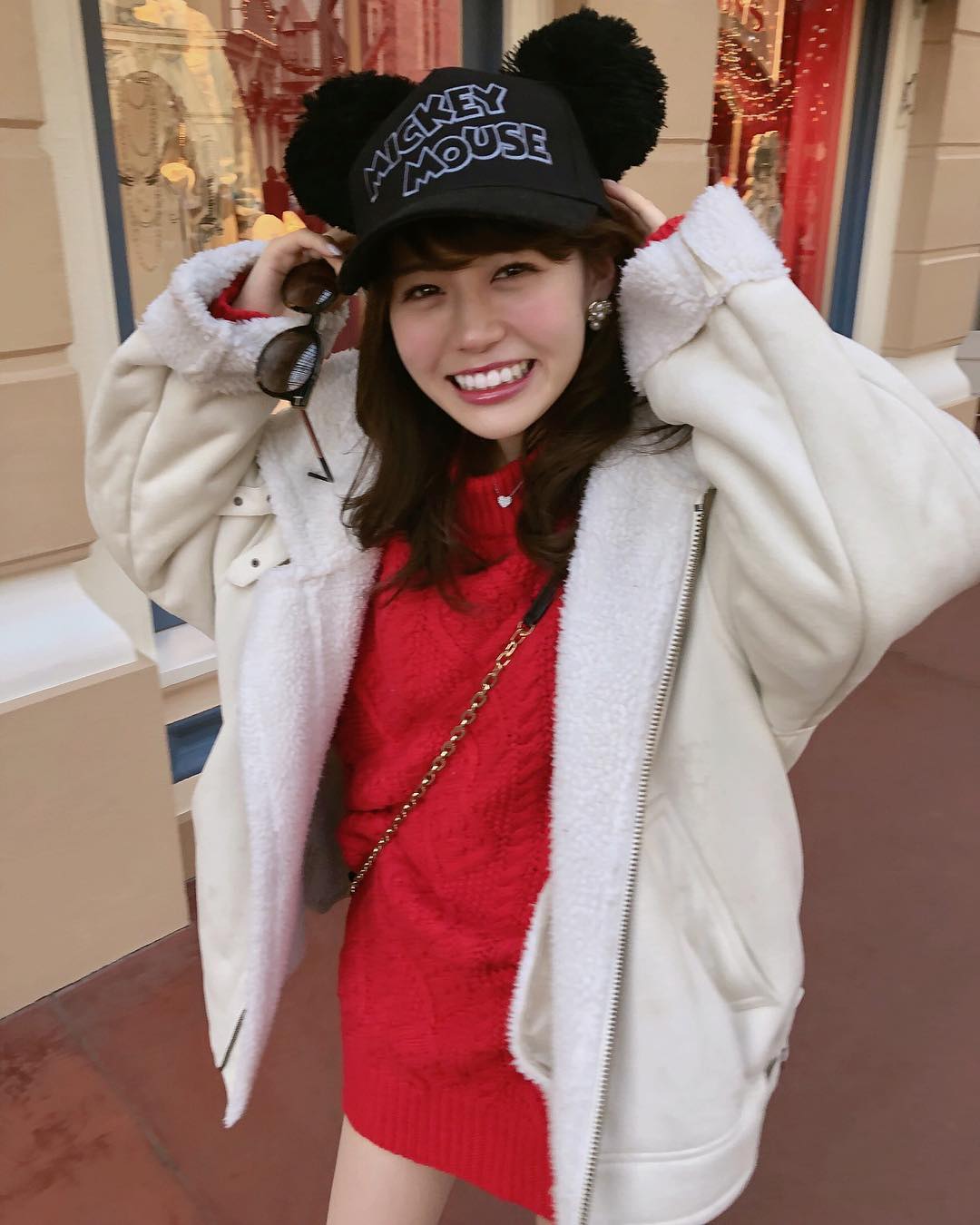 井口綾子 ディズニー行きたいなあー なんか最近の投稿赤い服ばっかりだ Moe Zine