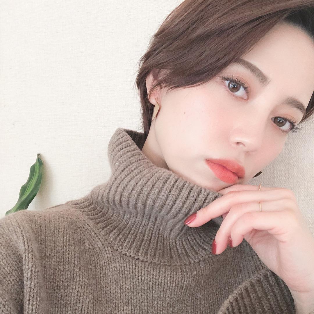 佐藤優里亜 2ヶ月放ったらかしの髪の毛 カラーが伸びて根元が黒いのはすごく嫌なんだけど 素人的にはカットライン が全然崩れてなくて やっぱり穂高はすごいんだなーとショー Moe Zine