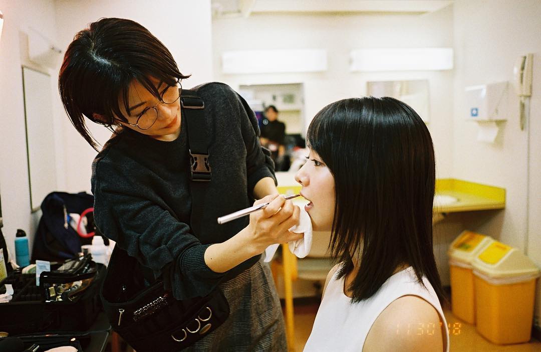 唐田えりか マネさんカメラ 山路ふみ子映画賞受賞式編 スタイリングは亜未さん ヘアメイクは山さん 3枚目 実は受賞式が始まる前から既に泣きそうだった笑 Moe Zine