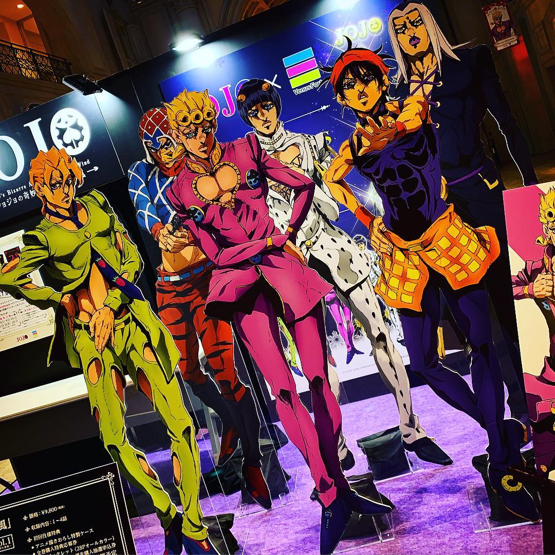 平野綾 ヴィーナスフォートにジョジョ5部のパネルとセル画の展示があってテンションぶち上がってベストショットを撮りたいんだけどどうしてもミスタの顔にジョルノ様の御髪がかか Moe Zine