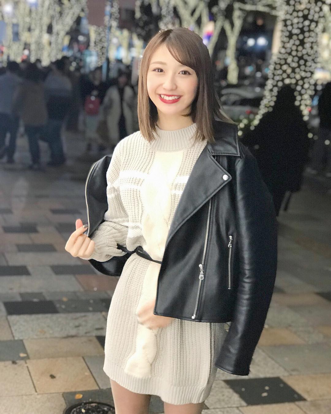 伊藤愛真 表参道のイルミネーションが いちばんだいすき この服は Spiralgirl 寒いからみんな 風邪ひかないようにね 23日の詳細 明 Moe Zine