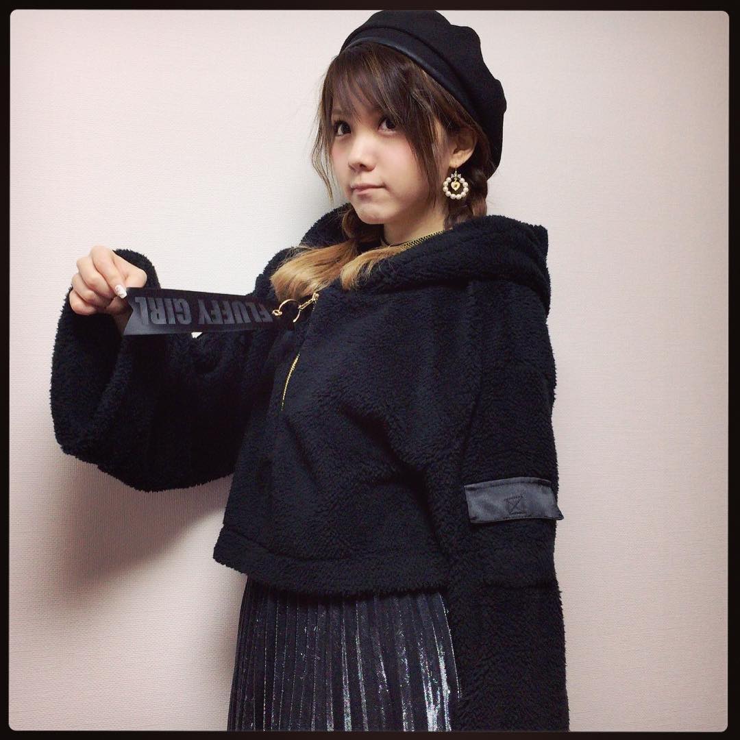 田中れいな きのうの服 チャックのとこのタグと袖にポッケあるデザインが好き てかワンスポ好き ワンスポのモデルやらせてください切実に笑 Onespoofficia Moe Zine