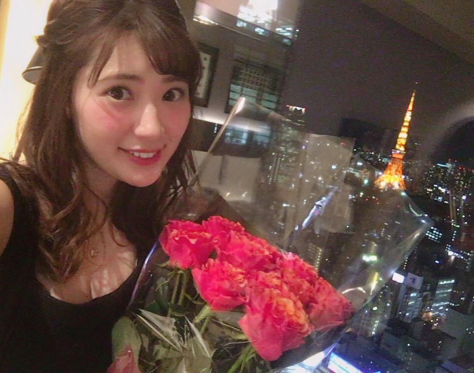 伊藤奈月 薔薇の花束 もらったん 好きなものだらけの 誕生日 よーわたしのこと わかってる 途中で英語のテスト行くっていうね まさかの江古田でテストの間待た Moe Zine