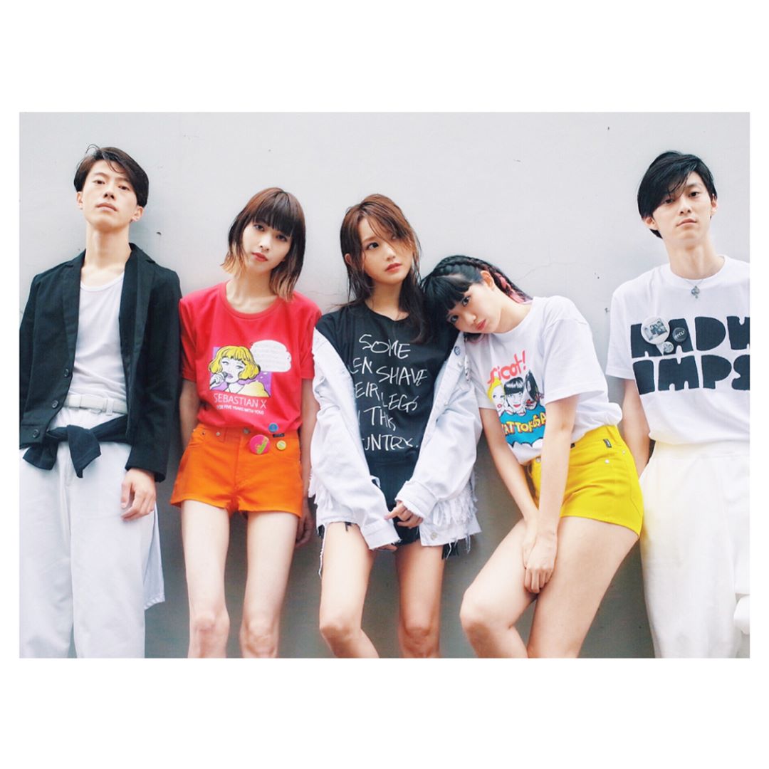 菅野結以 バンドを組みました 嘘 アー写風 6月13日から 恵比寿kataと原宿lackandにて開催される Band T Shirt Museum Bt Moe Zine