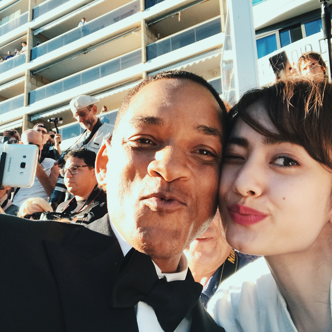 谷まりあ そしてレッドカーペットではまさかのツーショット覚えててくれてすぐにまりあとてっちゃんを見つけてくれたよ 2度目のカンヌで感じたのが 周りの パパラッチもてっちゃん Moe Zine