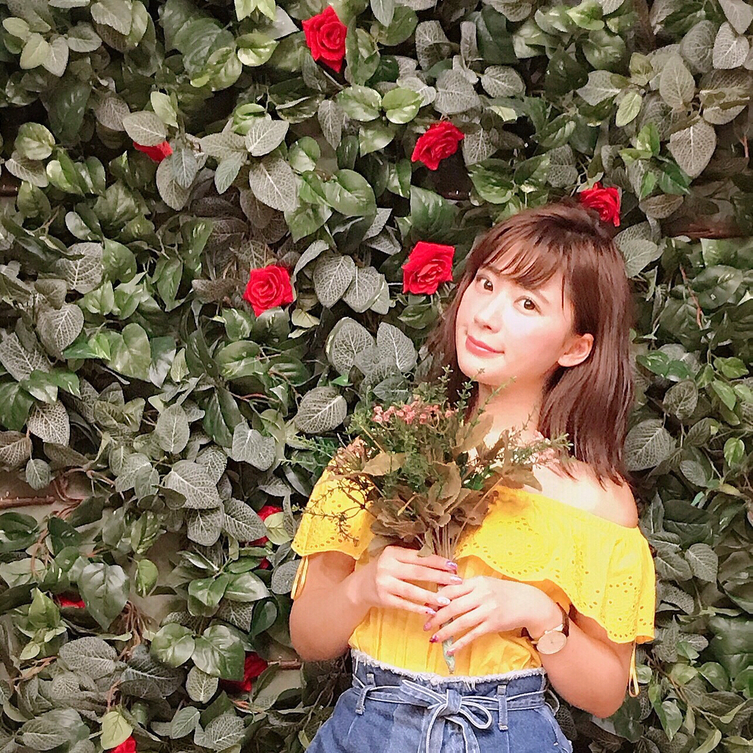 伊藤奈月 韓国のホンデにある お花カフェ 24 7 트웬티포세븐플러스 の 薔薇の壁 韓国人の女の子たちも 写真撮ってた 韓国 韓国旅行 Moe Zine 伊藤奈月 韓国のホンデにある お花カフェ 24 7 트웬티포세븐플러스 の 薔薇の壁 韓国人の女の子たちも 写真撮ってた 韓国 韓国旅行 Moe Zine