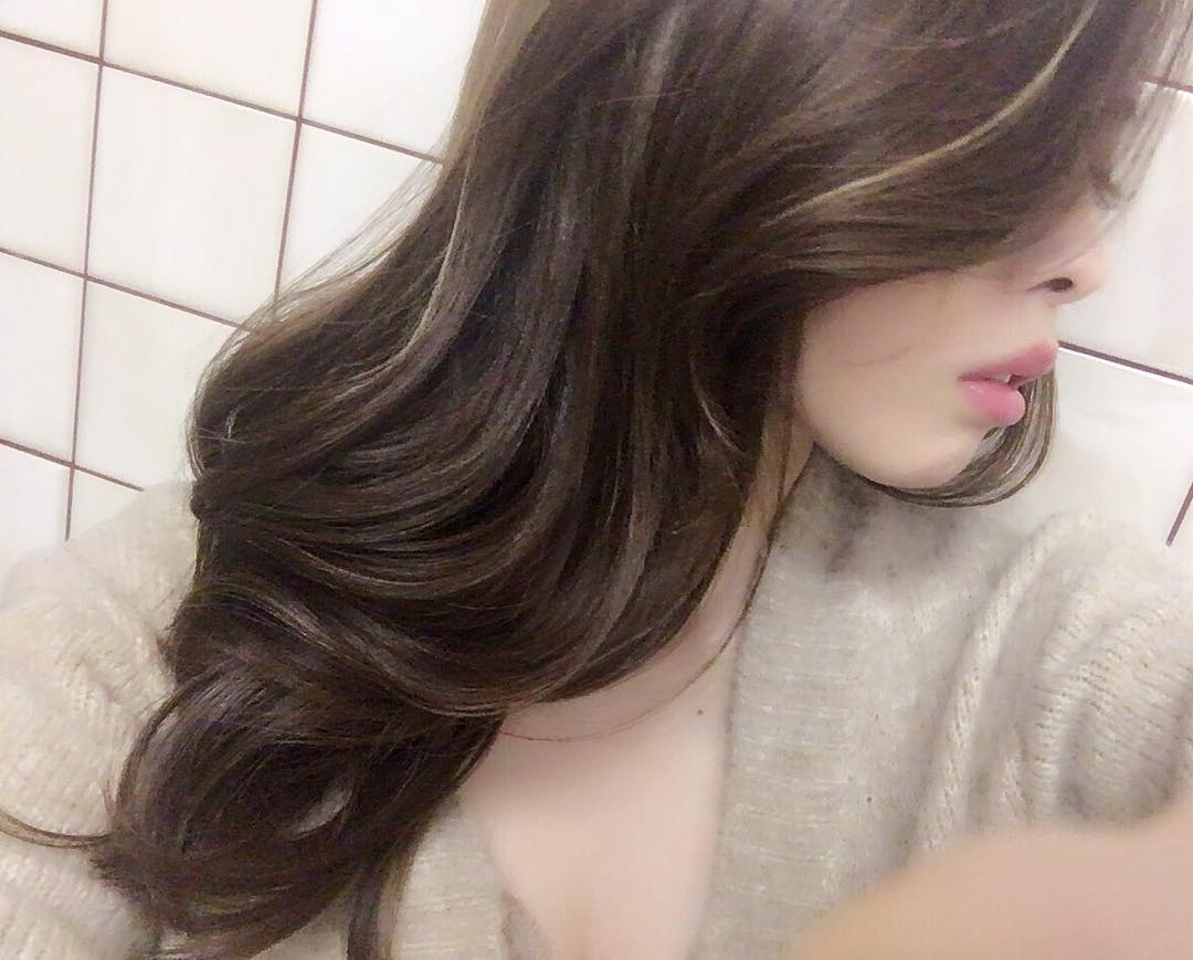 松下侑衣花 ヘアカラー についてよく質問いただくので この髪色は グリーンをベースに 細いハイライトを100本以上入れてますこういうハイライトの入れ方を ベイビーハイ Moe Zine 松下侑衣花 ヘアカラー についてよく質問いただくので この髪色は グリーンをベースに 細いハイライトを100本以上入れてますこういうハイライトの入れ方を ベイビーハイ Moe Zine