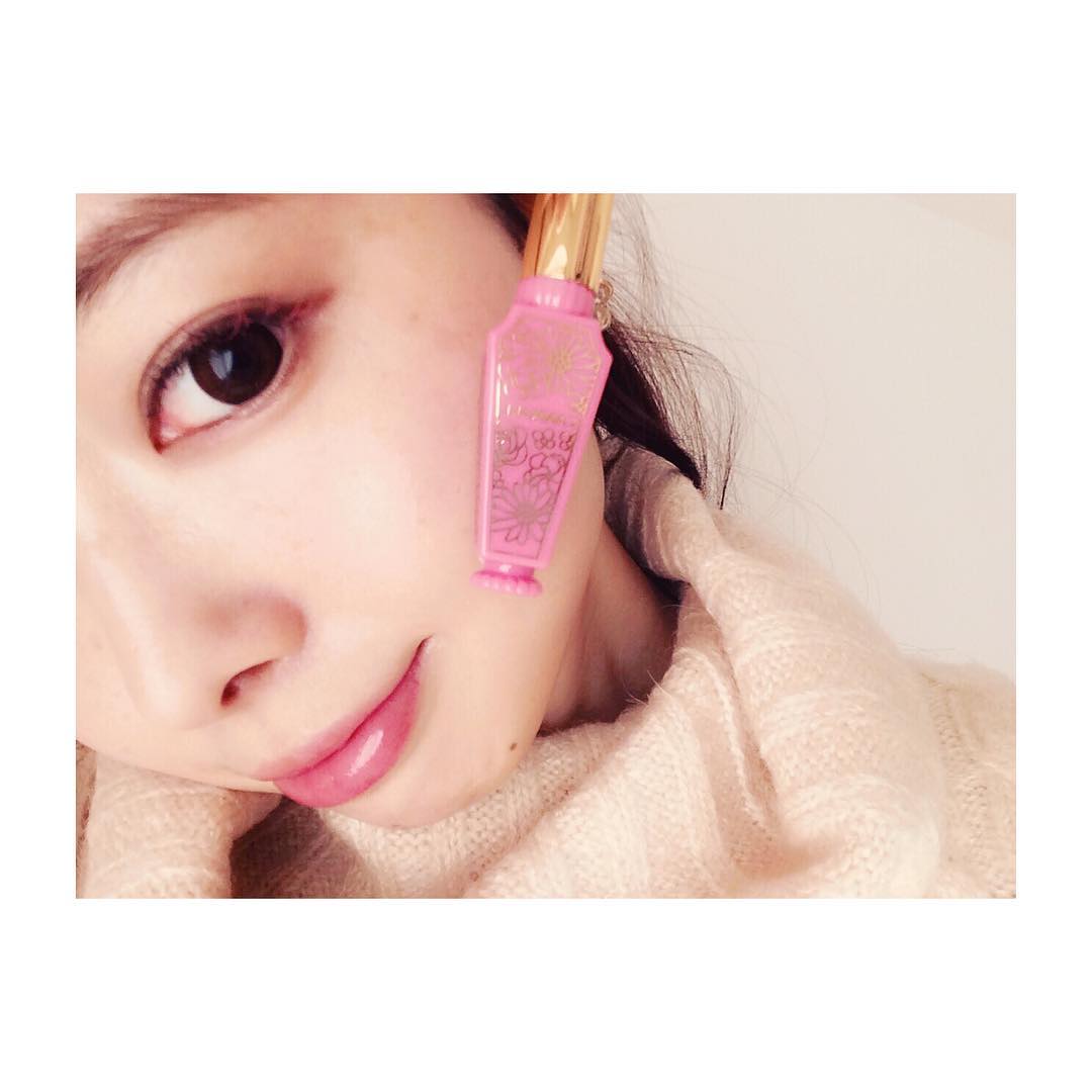 松下侑衣花 まだまだ寒いけどココロは春に向かってる ピンクのまつげに ピンクのリップ 一足早い春の訪れ カラーマスカラは目尻に塗って リップ はちゅるりと透明感のあるも Moe Zine