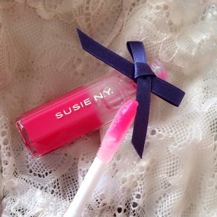 @松下侑衣花: フルーツジュレみたいな可愛すぎるリップグロススージー ニューヨークの『レイヤー ルージュグロス 02』の #メイク動画
クリアに発色するリキッドルージュ、パ…