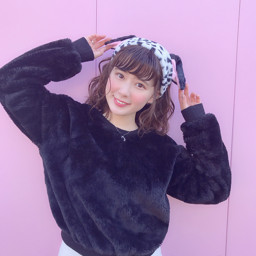 伊藤奈月 101匹わんちゃんの ヘアバンドが 家にあったから 急遽 モノトーンコーデ と モコモコで ダルメシアン風に ディズニー ディズニーランド Moe Zine