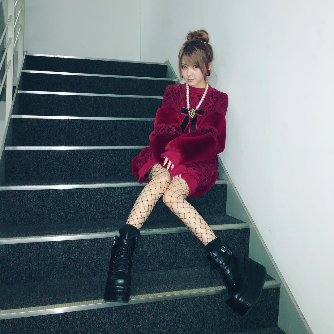 田中れいな 私服着るとテンションあがる 最近 ずっと ヨルハ 稽古 で 毎日 ジャージ 通勤 なので 私服 着ると Moe Zine