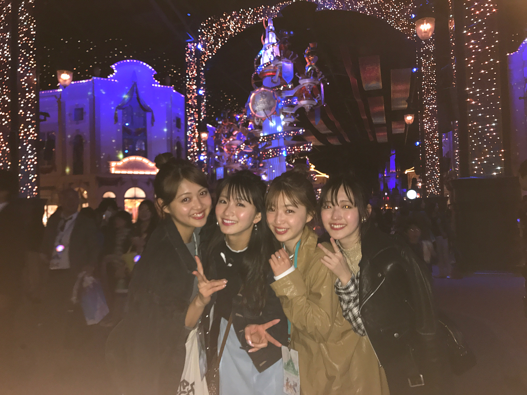 岡崎紗絵 ディズニーランド35周年プレビューナイトに行ってきました すっごく楽しかった ずっと4人で笑いっぱなし まっちゃんありがとうー 東京ディズニーリゾー Moe Zine