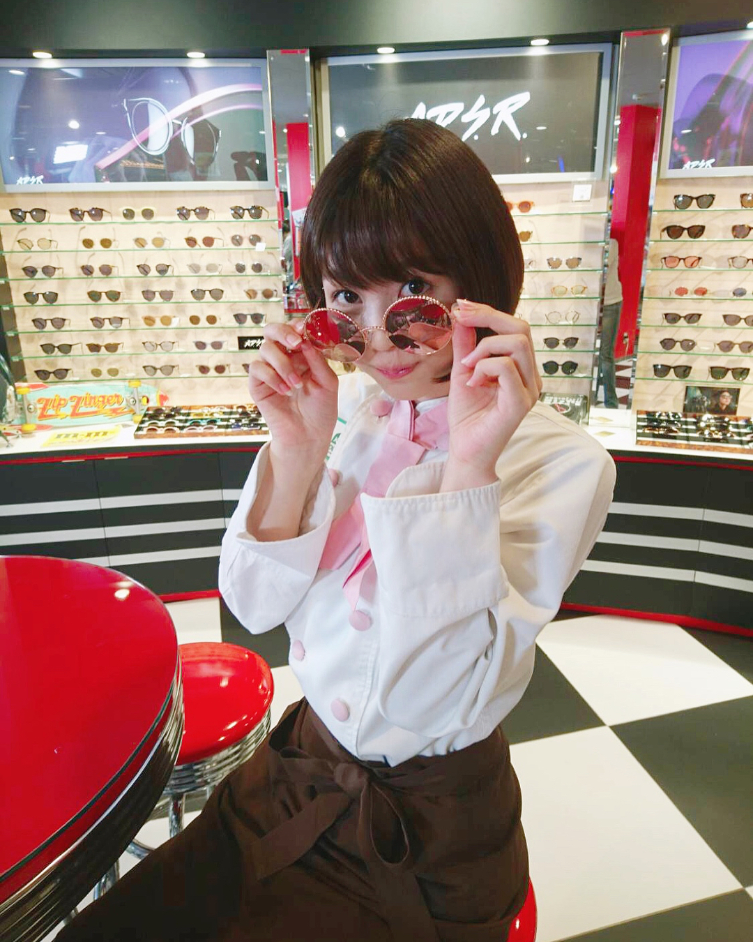 松田紗和 王様のデザートでかけてたサングラスメガネやサングラスは個人的に好きで沢山持ってます そして 今夜10時はサバイバル ウェディング第3話放送です是非 ご覧く Moe Zine 松田紗和 王様のデザートでかけてたサングラスメガネやサングラスは個人的に好きで沢山持ってます そして 今夜10時はサバイバル ウェディング第3話放送です是非 ご覧く Moe Zine