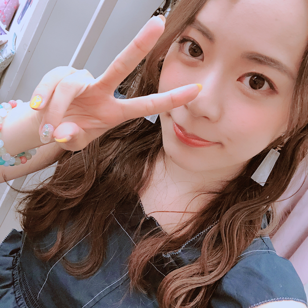 関根りさ 今日はネイビー そして私の推しメン連れてきたよ みんなも推してね タキシードサム 推しメン Moe Zine