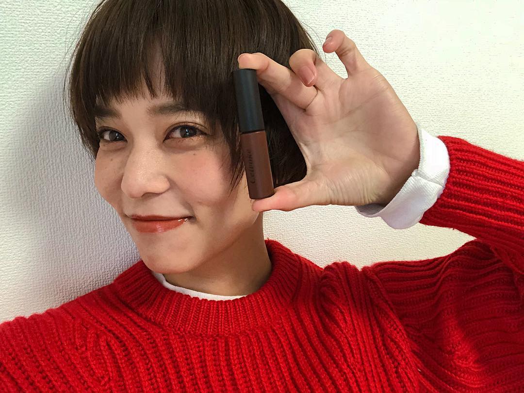 依吹怜 Newコスメ セルヴォークのグロス03 合わせてthreeのくすみピンクのチークをいつもよりちょっと濃いめにつけたら馴染んだ あ メイク楽しい Ma Moe Zine