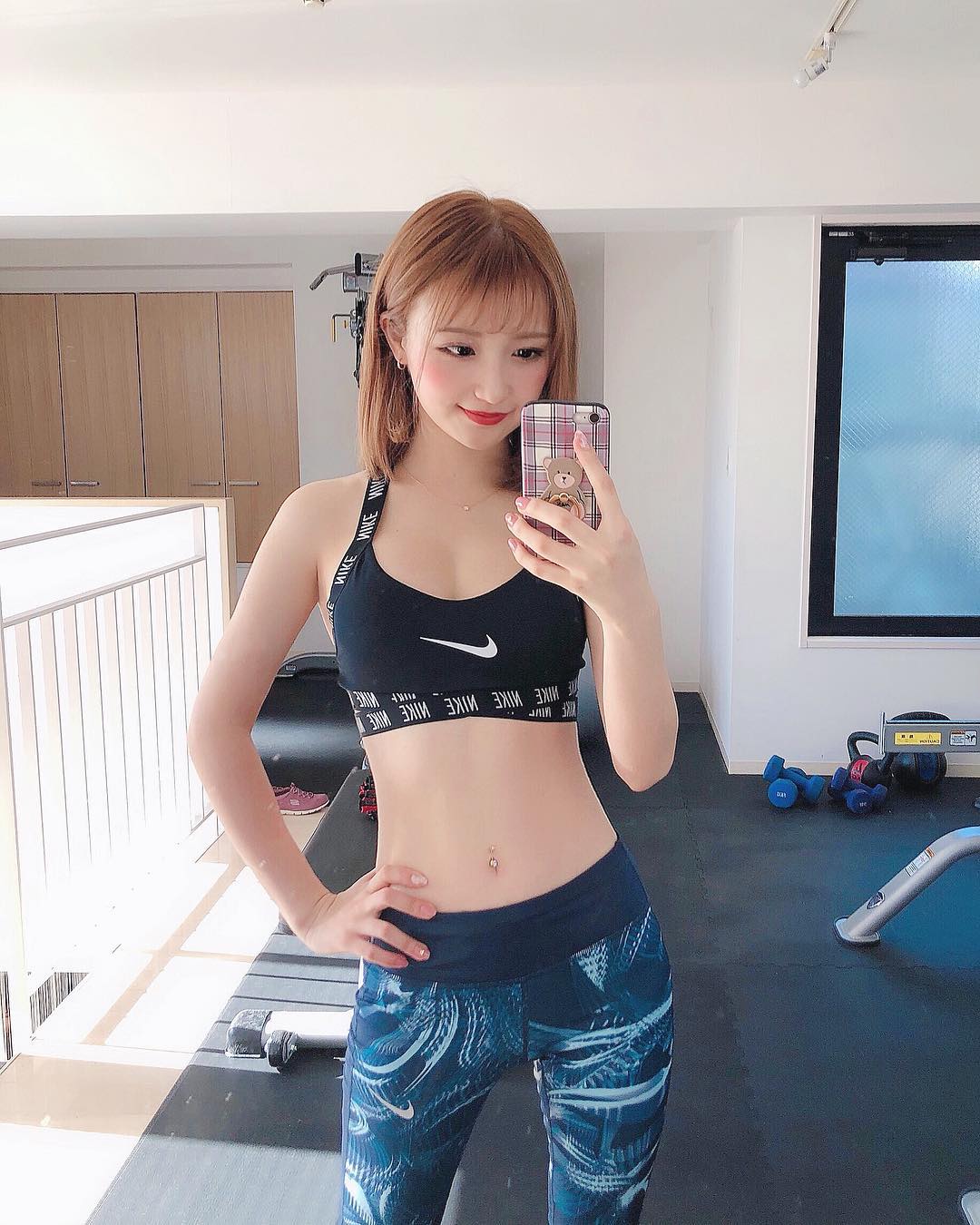 伊藤愛真 2日連チャンでパーソナルジム テスト期間だから中々運動できてなくて かなり筋肉痛 ー 今日食べたもの ー 朝 おにぎり 昼 バナナスムージー 夜 Moe Zine