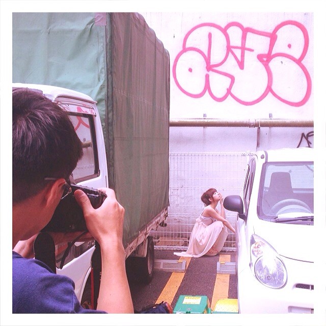 菅野結以 昨日に続いて今日も、はじめましてな雑誌の撮影でした。野良猫系 shooting shibuya parking meow