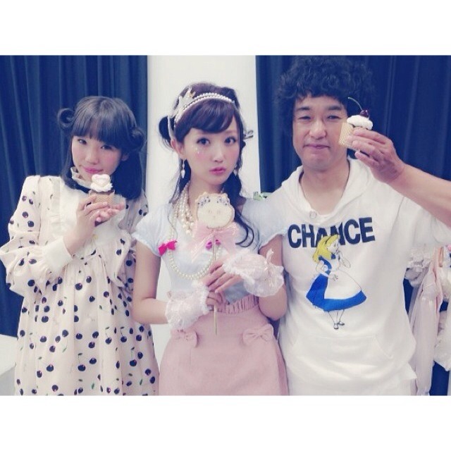 菅野結以 デザイナーあゆみさん ヘアメイクなみっきーとkunikaちゃん作のスウィーツを持って 衣装もヘアメイクも可愛くてとってもたのしい撮影だった Syrup 本 7 Moe Zine 菅野結以 デザイナーあゆみさん ヘアメイクなみっきーとkunikaちゃん作のスウィーツを持って 衣装もヘアメイクも可愛くてとってもたのしい撮影だった Syrup 本 7 Moe Zine